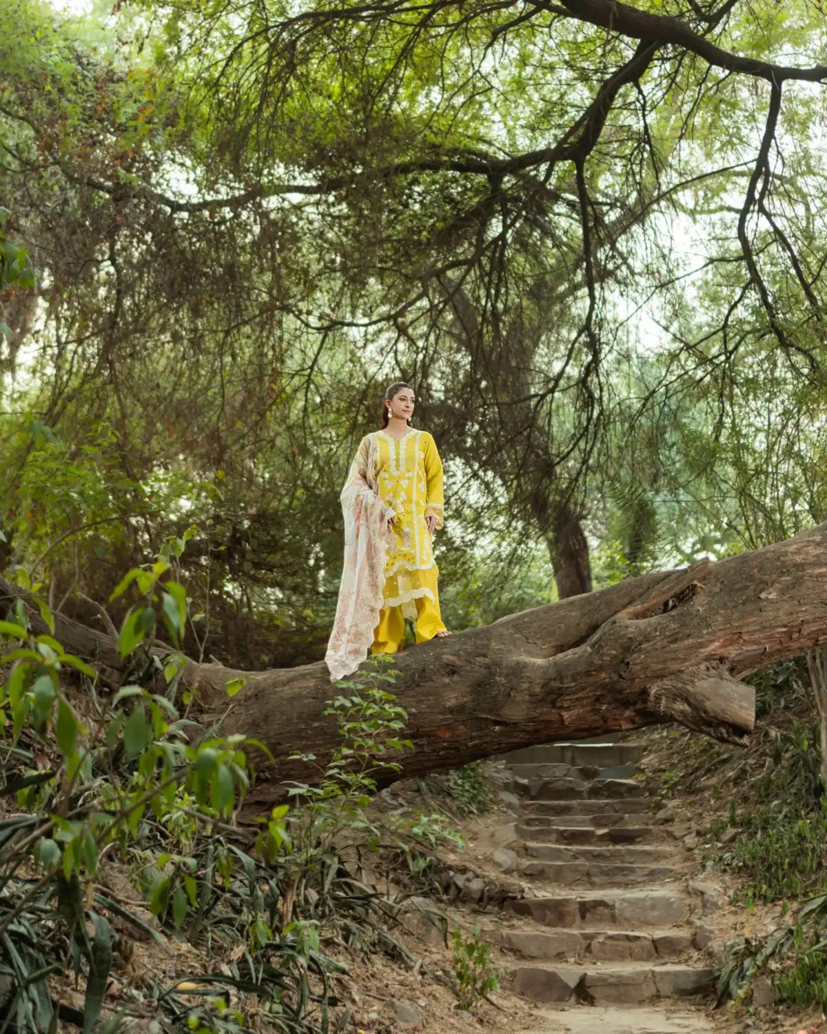 GP-LW-009 – Stitched 3 Piece Embroidered Lawn Suit with Digital Printed Dupatta