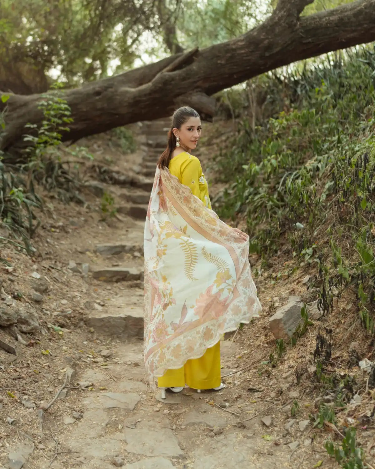 GP-LW-009 – Stitched 3 Piece Embroidered Lawn Suit with Digital Printed Dupatta