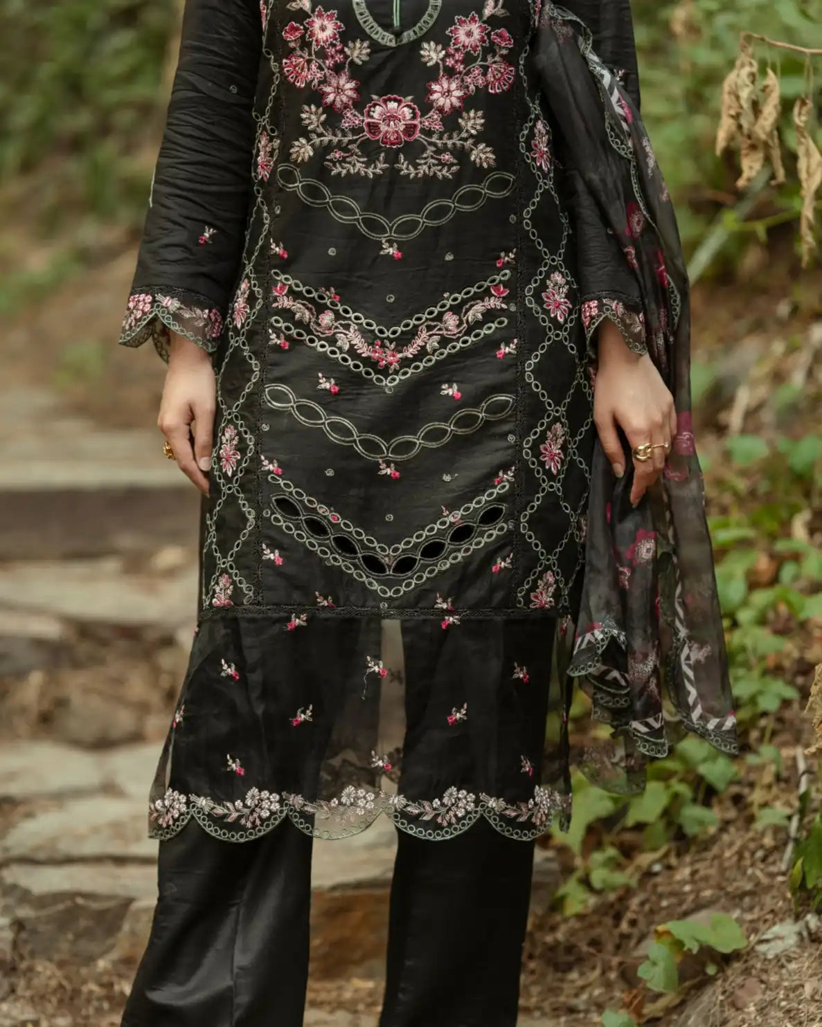 GP-LW-008 – Stitched 3 Piece Embroidered Lawn Suit with Digital Printed Dupatta