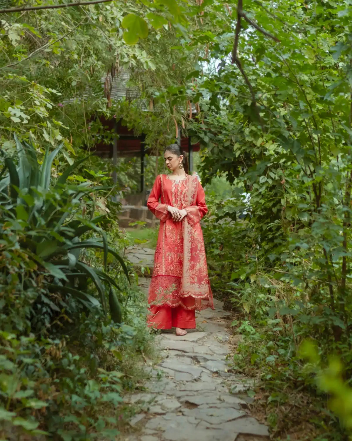 GP-LW-010 – Stitched 3 Piece Embroidered Lawn Suit with Digital Printed Dupatta