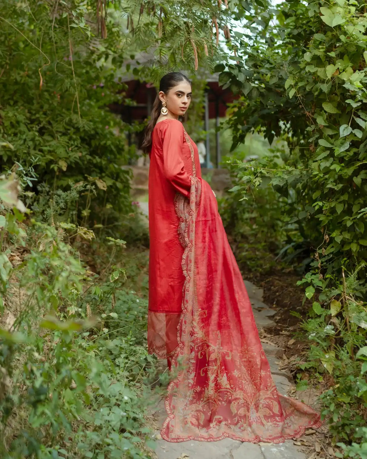 GP-LW-010 – Stitched 3 Piece Embroidered Lawn Suit with Digital Printed Dupatta