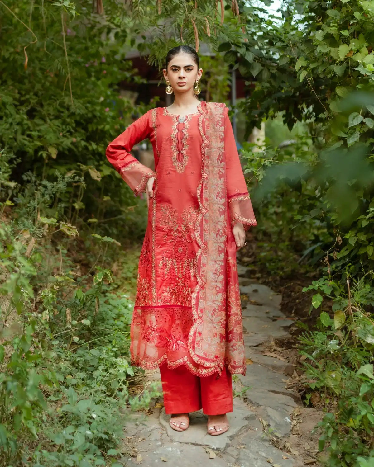 GP-LW-010 – Stitched 3 Piece Embroidered Lawn Suit with Digital Printed Dupatta